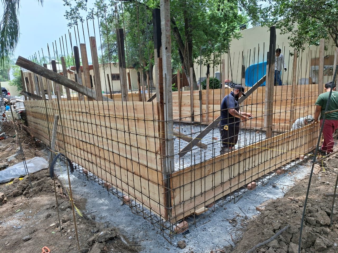 Cimbra y acero de refuerzo en obra