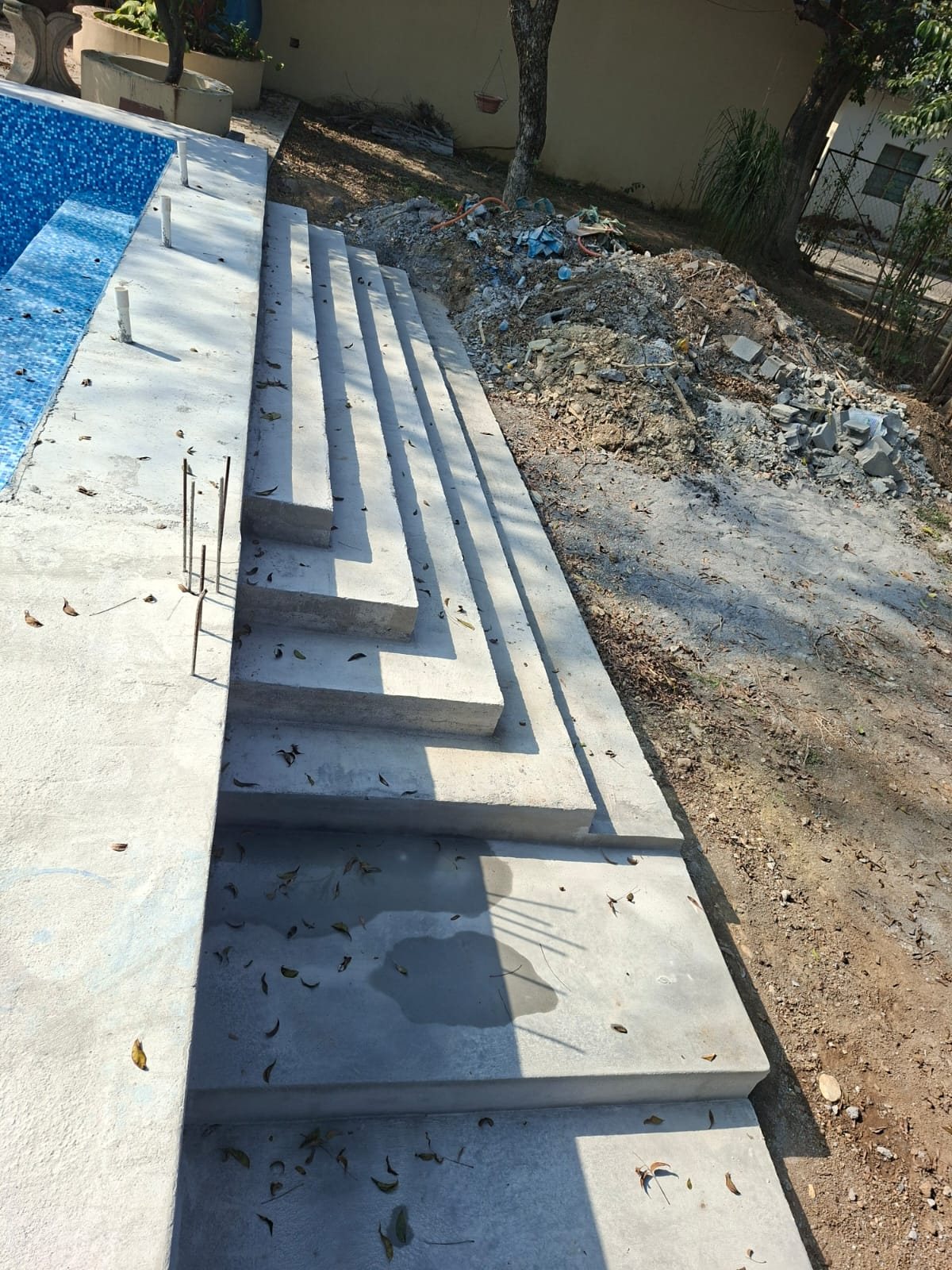 Escalinata de concreto en construcción